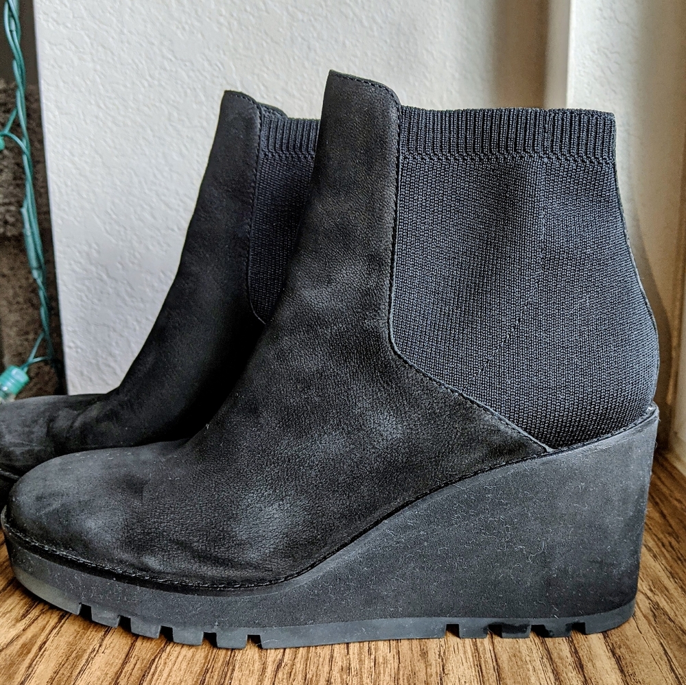 Aileen Fisher Black Nubuck ankle booties